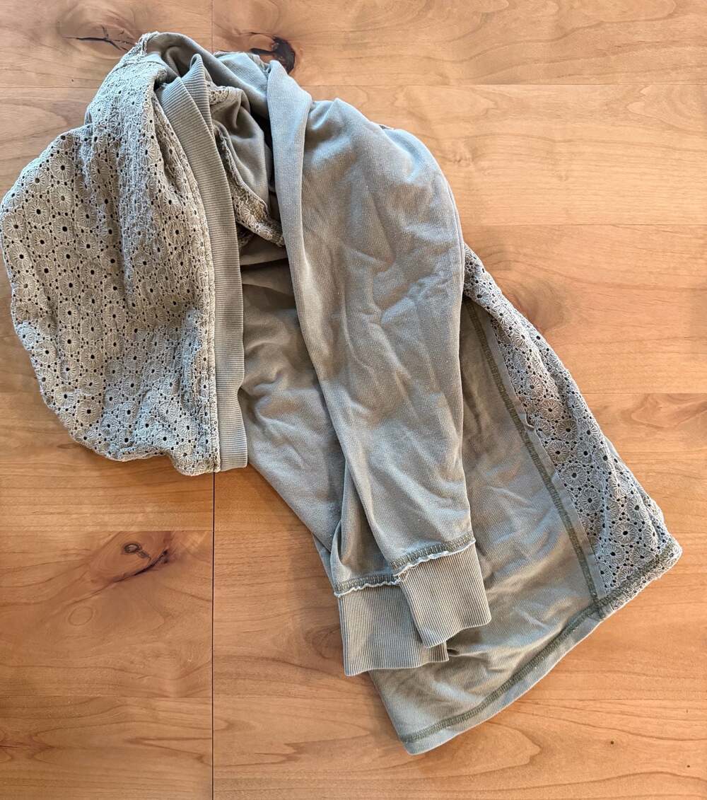 Jane and Delancey Olive Green Eyelet Lace V-Neck Hoodie Size L - Picture 2 of 10
